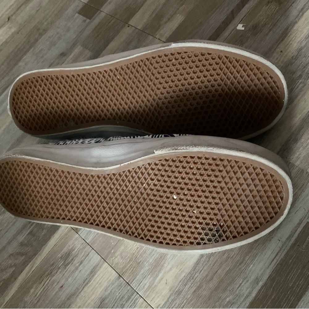 Vans - Picture 2 of 3